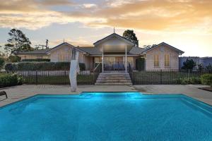 HighGrove Lodge, Luxury Hunter Valley House with Views, Solar-heated Pool, Space