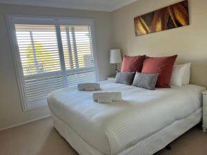 HighGrove Lodge, Luxury Hunter Valley House with Views, Solar-heated Pool, Space