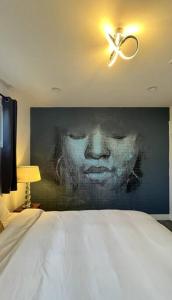 Luxury Home Steps from Sofi Forum YouTube Theater