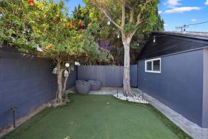 Luxury Home Steps from Sofi Forum YouTube Theater