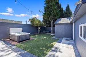 Luxury Home Steps from Sofi Forum YouTube Theater