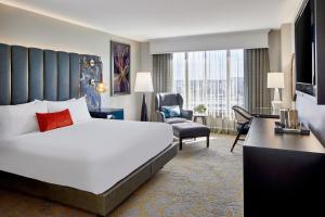 King Room with Adapted Tub - Mobility Accessible room in Grand Bohemian Hotel Orlando Autograph Collection