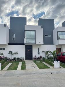 CASA VACACIONAL Súper cómoda y con Piscina