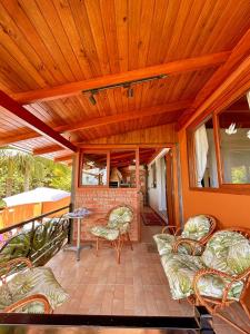 Casa na praia com piscina, prox ao Beto Carreiro