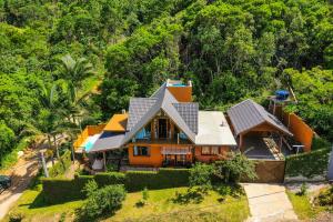 Casa na praia com piscina, prox ao Beto Carreiro