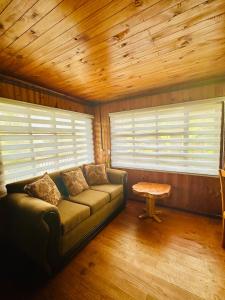 EL TEJUELERO Centro de Hornopirén y a Pocos Pasos de la Plaza