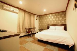Phòng Standard giường đôi (Standard Double Room)