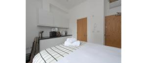 In Style Studio Apartment Close to Everything