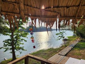 Kaitoons River House