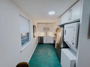 Dreami Stays East Nashville - 2BR Retreat with Cozy Patio and Mini Golf