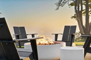 Driftwood Lodge~5 BR7 Bath~30-acre Private Estate