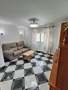 Piso calidad precio junto a la Playa de la Victoria