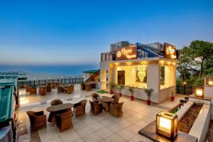 LUXE RESORTS - CENTRALLY HEATED AIR CONDITIONED HOTEL in THE HEART OF KASAULI