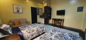 Felicidad Resto and Pension House