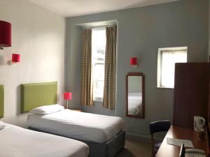 Standard Twin Room room in Windermere Hotel
