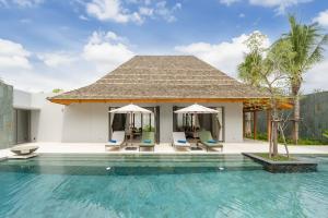 Spacious Mansion 4BR Villa Anchan V20 with 15m Private Pool in Gated Residence