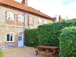 2 Bed in Blakeney NCC66