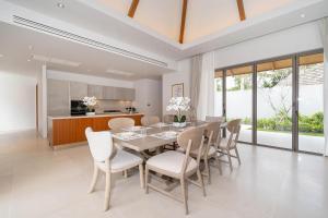 Spacious Mansion 4BR Villa Anchan V20 with 15m Private Pool in Gated Residence