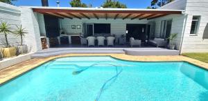 Central Stellenbosch Home (4 bed, pool & inverter)