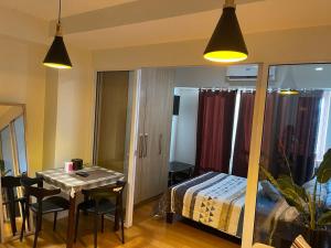 Great 1BR Aqua Livingstone with Netflix, Pool & Gym