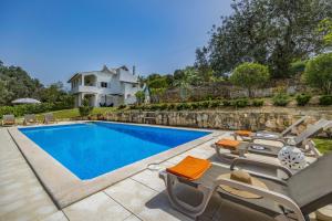 Villa Alfarrobeira by Villa Plus