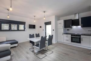 Pool House Old Town - Happy Rentals