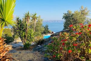 Verros Suite: Private Suite in Unique Pool Villa