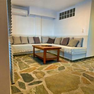 Verros Suite: Private Suite in Unique Pool Villa