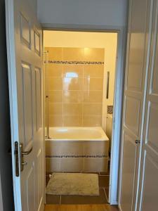 Big duplex 15 min from Paris city center - Metro station Line 5