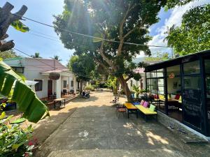 Eden House & Coffee Con Dao