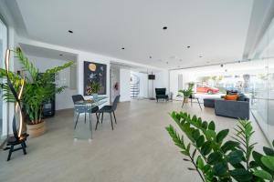 Waterside Sea View Apartments