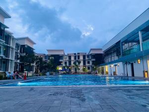 Meadow Park (1331 Sweet Home)