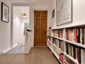 Cathedral Views Period Townhouse w Free Parking