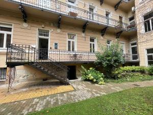 Knézits Spacious AC Terrace Free Parking