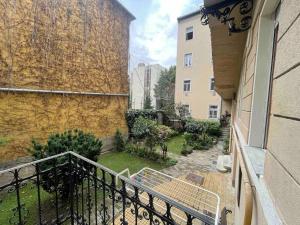 Knézits Spacious AC Terrace Free Parking