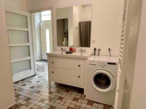 Knézits Spacious AC Terrace Free Parking