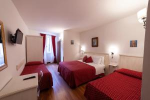 Quadruple Room room in Hotel Pax