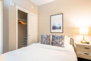 Reston studio w fitness center 1 mi to mall WDC-836