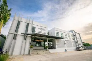 Chainam-Charmchuree residences cafe and spa - Ban Lat Lum Kaeo (1)