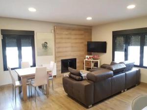 Chalet independiente en zona residencial rural con piscina privada