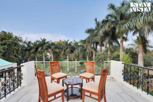 StayVistas Palm Perle Villa - Pet-Friendly Retreat with Terrace & Lawn