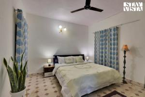StayVistas Palm Perle Villa - Pet-Friendly Retreat with Terrace & Lawn