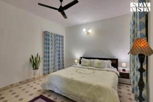 StayVistas Palm Perle Villa - Pet-Friendly Retreat with Terrace & Lawn