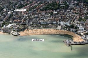 Seaside Apartment close to beach, town, station