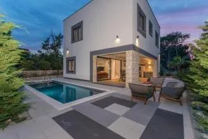 Royal House 3 - Pašman