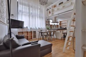 Quiet House Milano in Navigli Sleeps 4