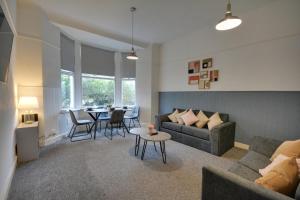 Beautiful Stylish 2BD Flat - Free Parking 30 Percent Off Long term bookings
