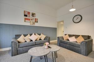 Beautiful Stylish 2BD Flat - Free Parking 30 Percent Off Long term bookings