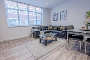 Stunning Three Bedroom Townhouse In The Jewellery Quarter, Birmingham City Centre Sleeps 5- Free Parking