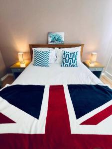 Tom Place in Mile End - 2 Double Beds, 1 Bunk Bed, Max 6, Spacious, Ideal for Families